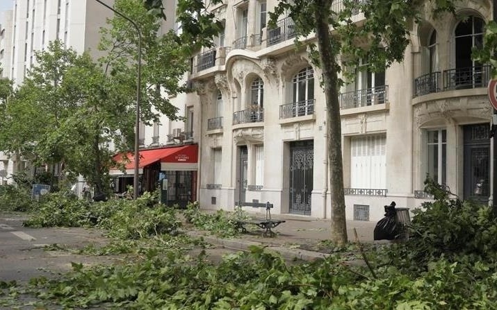 92 тысячи домов во Франции остались без электричества из-за урагана