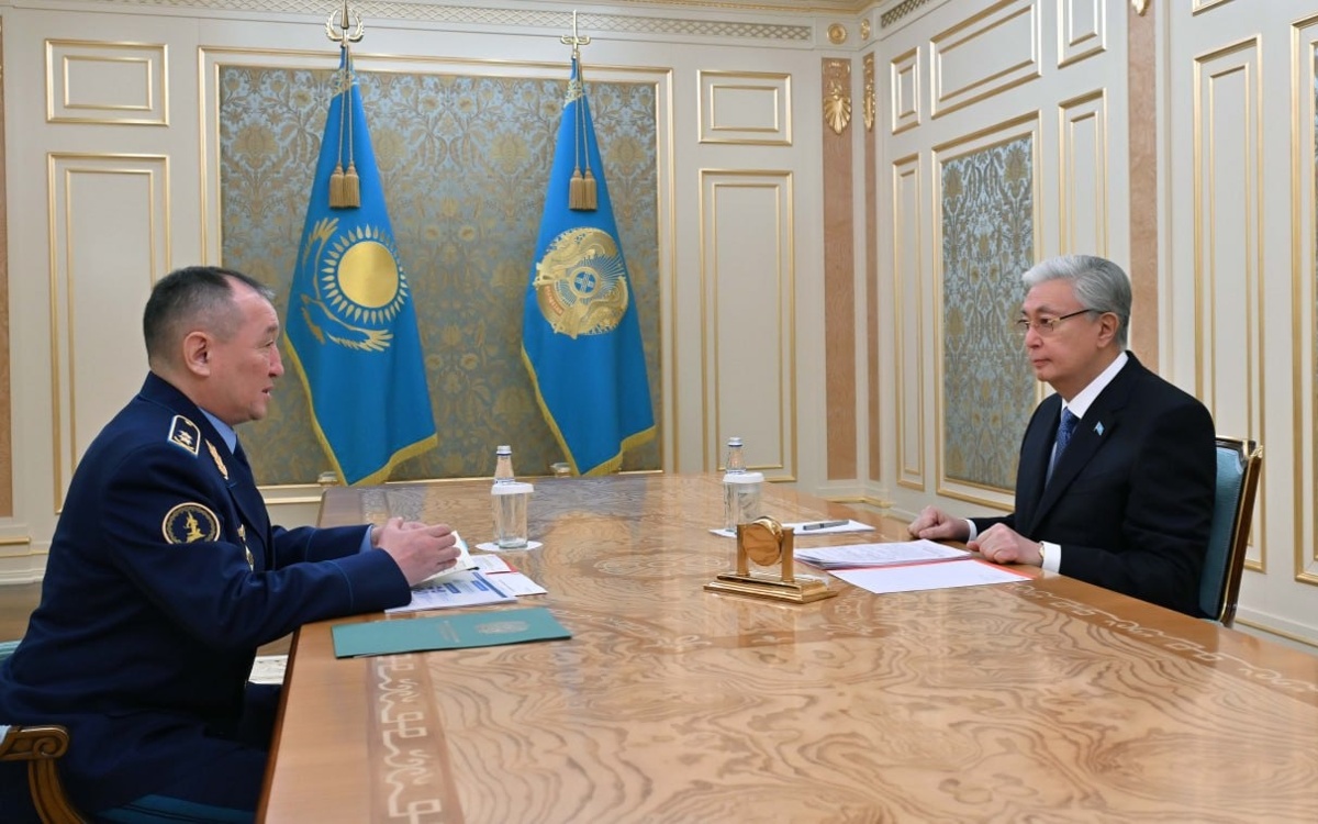 Глава государства поручил усилить боеготовность и дисциплину в армии