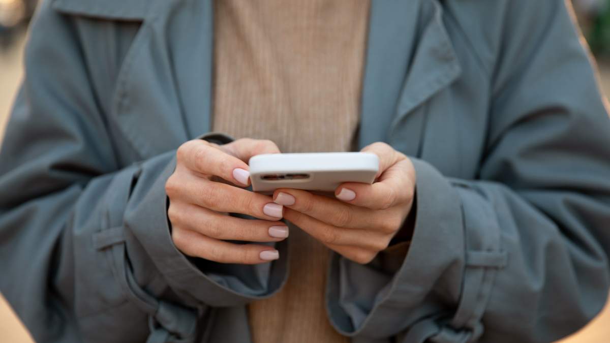 Спасатели рекомендуют казахстанцам проверить настройки экстренного оповещения на телефонах