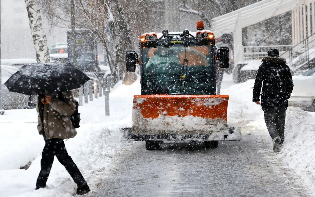 Более 15 см снега выпало в Алматы