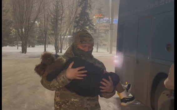 Более 80 иностранцев эвакуировали из междугороднего автобуса в Кокшетау