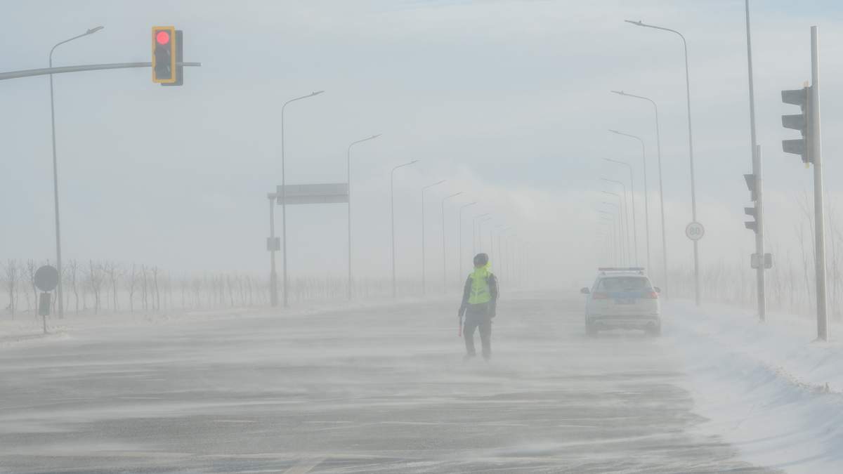 Синоптики объявили штормовое предупреждение в 14 областях Казахстана