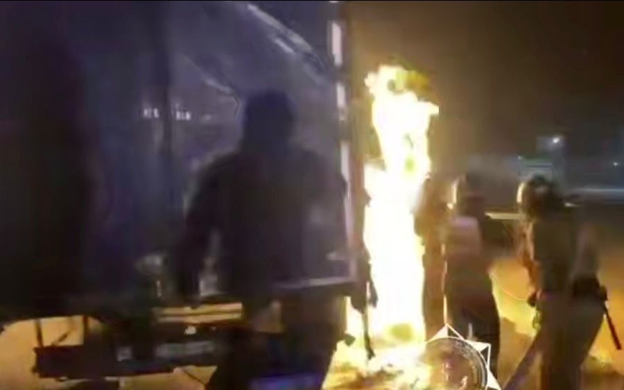 Грузовик с газобаллонным оборудованием загорелся в Астане