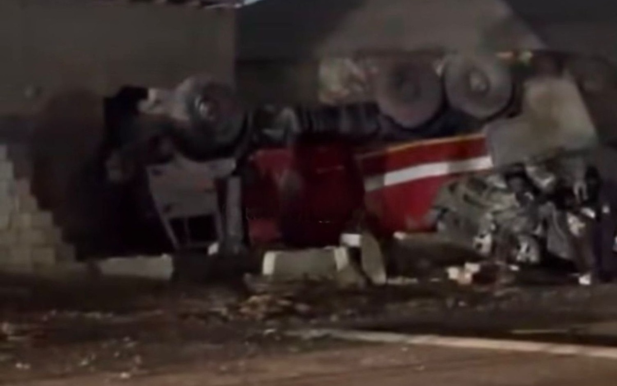 Пожарная машина врезалась в дом в Жанаозене, есть погибшие