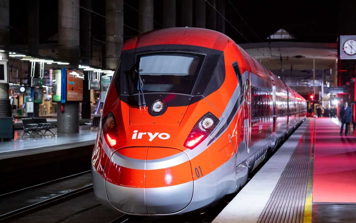 Не менее пяти человек погибли при столкновении двух скоростных поездов в Испании