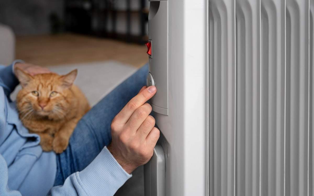 Повторный порыв тепломагистрали оставил десятки домов без отопления в Темиртау