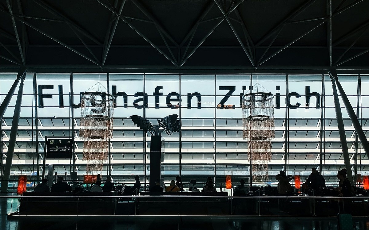 Аэропорт Цюриха временно приостановил прием внеплановых рейсов