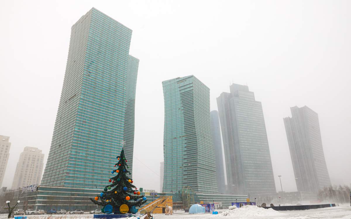 Штормовая погода прогнозируется в 12 регионах и столице Казахстана