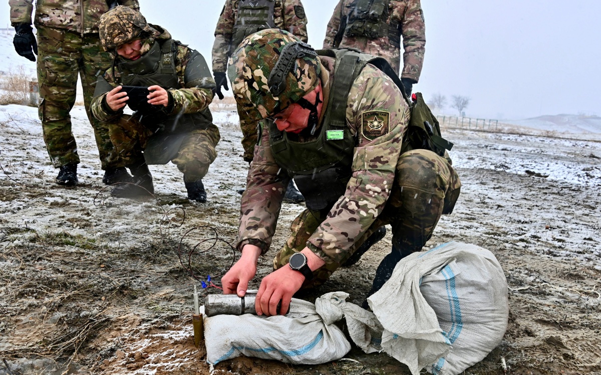 Каждый шаг на вес жизни — полковник о работе казахстанских саперов в Ираке