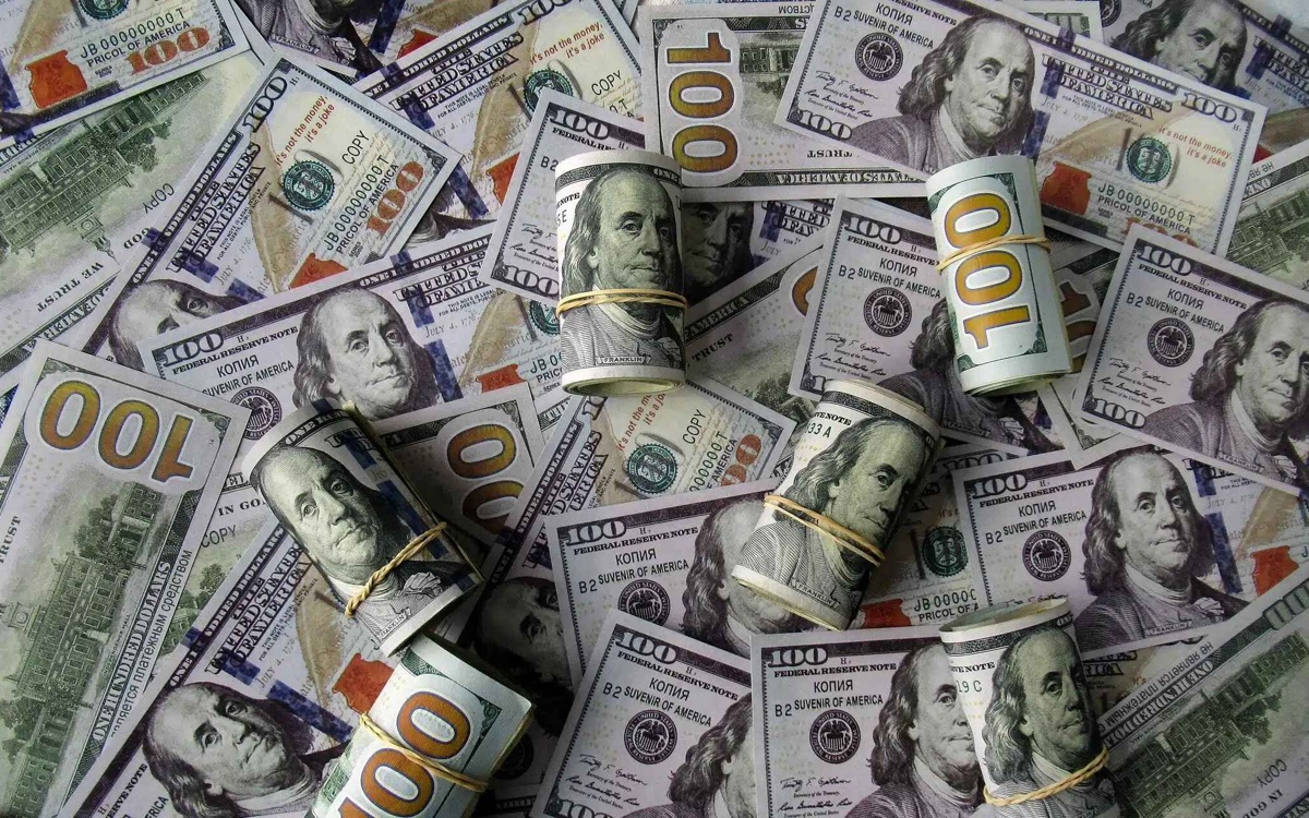 Курс доллара снизился до 506 тенге