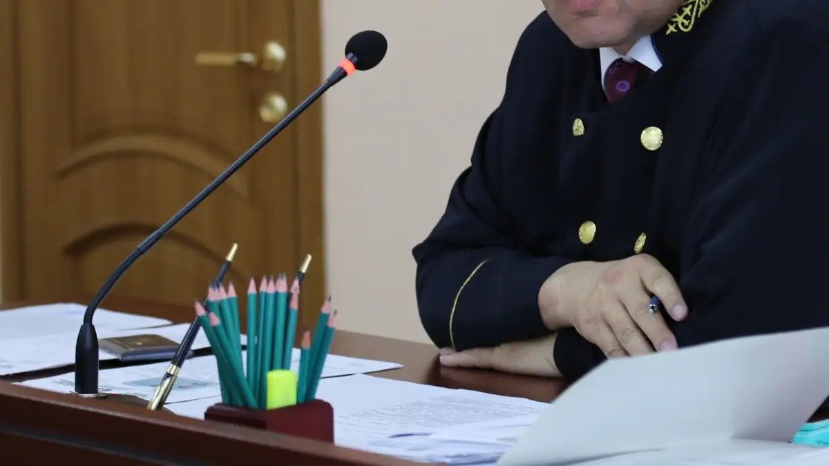 Купальники «Бората» на трибунах в Астане: суд арестовал болельщиков «Брюгге»