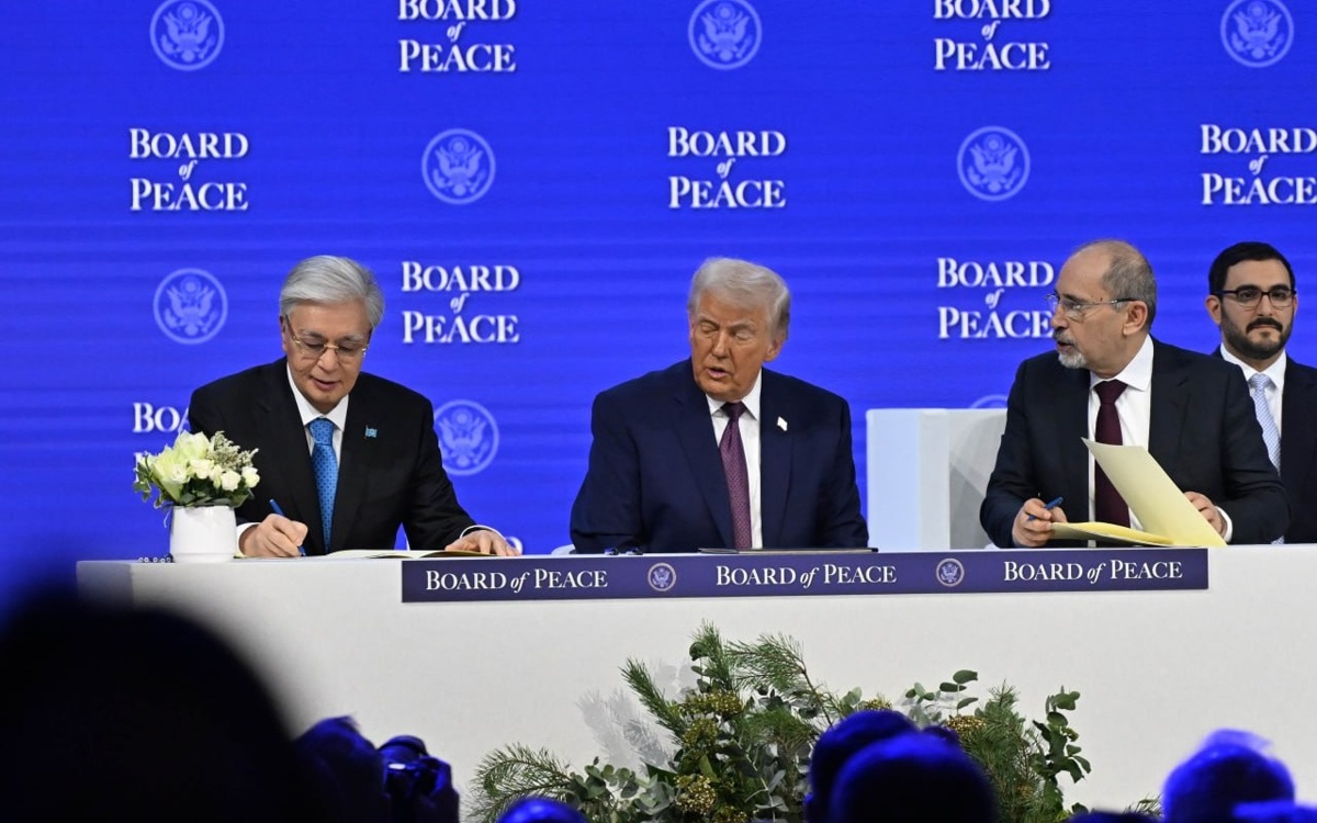 Президент Казахстана подписал Устав Совета мира