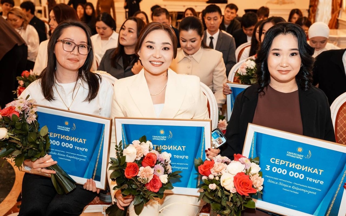 «Тәуелсіздік ұрпақтары»-2025: Аида Балаева наградила победителей