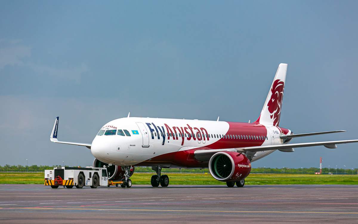 Самолет FlyArystan столкнулся с птицами: рейс в Алматы был задержан