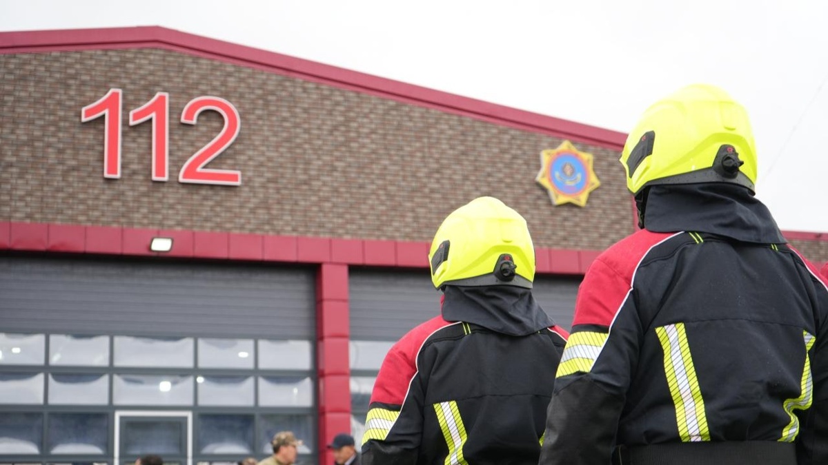 В Астане загорелся частный жилой дом: из здания вынесли два газовых баллона