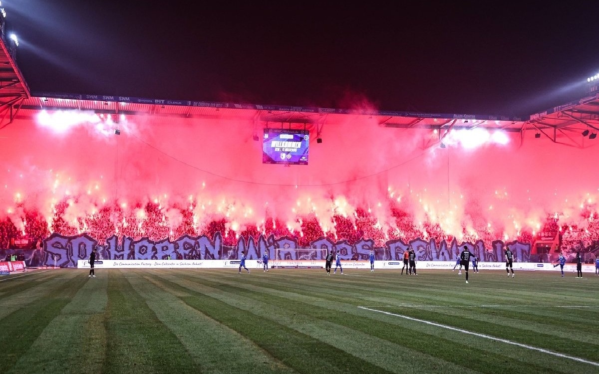 Беспорядки на матче в Германии: ранены свыше 60 полицейских