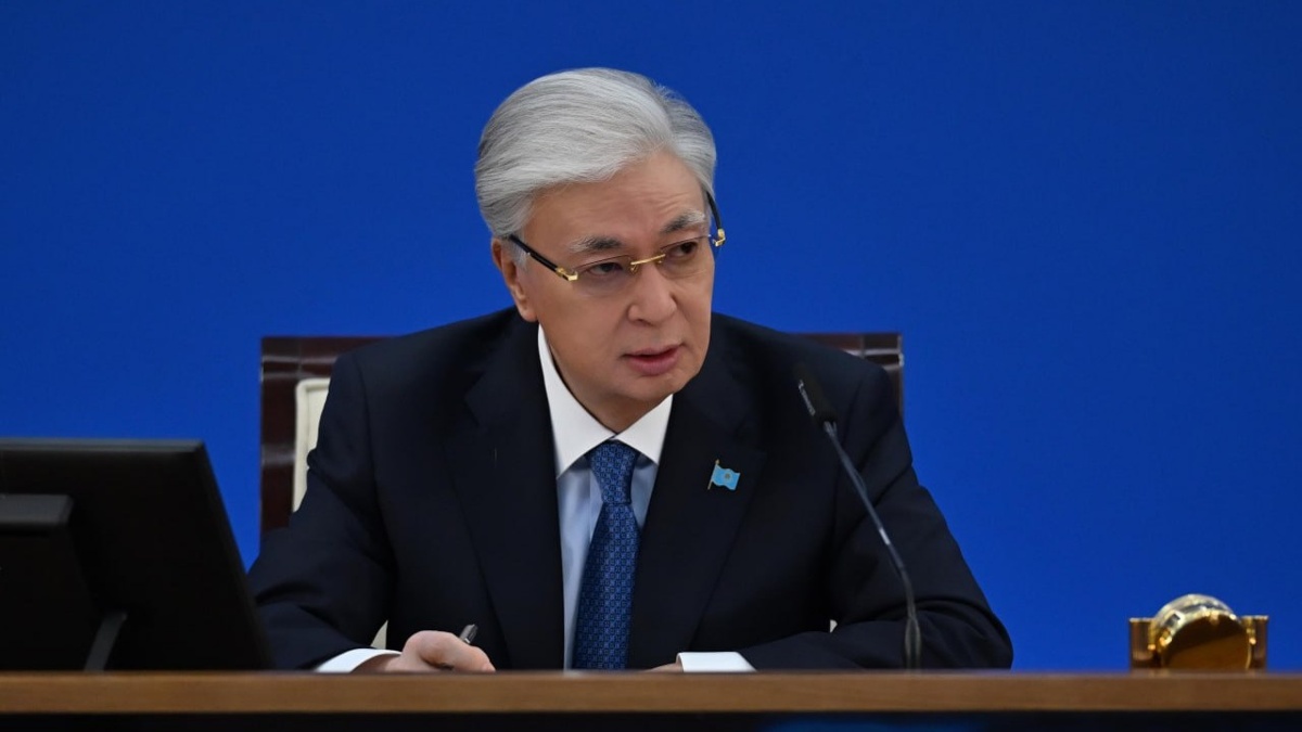 Провести полную цифровизацию в сфере регулирования миграции поручил Токаев