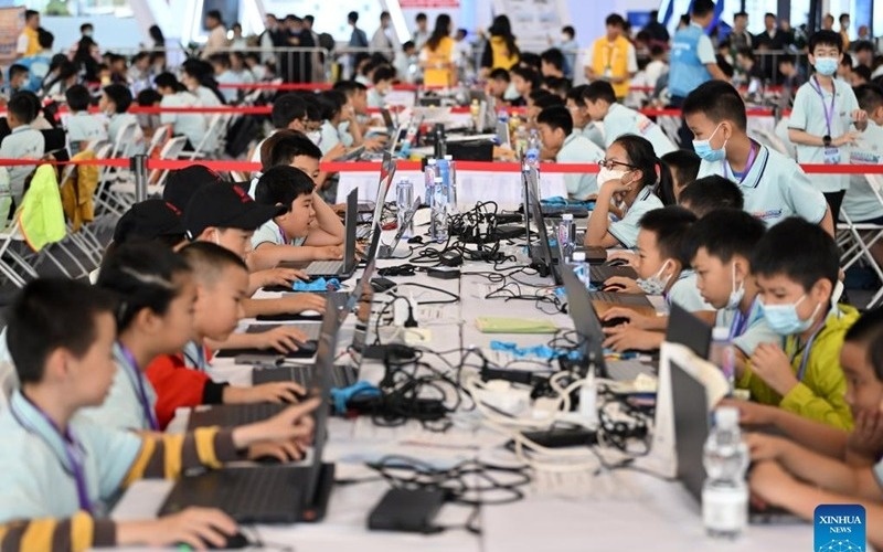 ИИ проверяет домашние задания в Китае