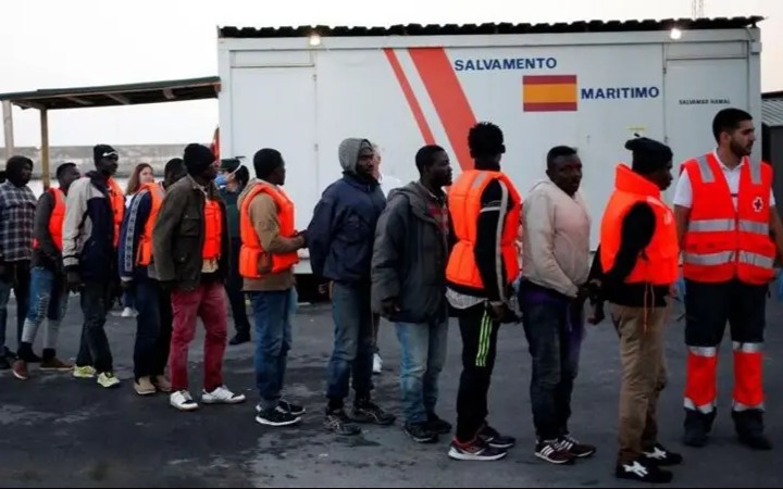 Около 500 тысяч мигрантов смогут получить законный статус в Испании