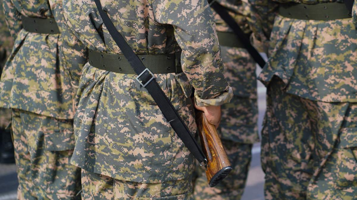 Срочник получил смертельное ранение при обращении с оружием в Жамбылской области