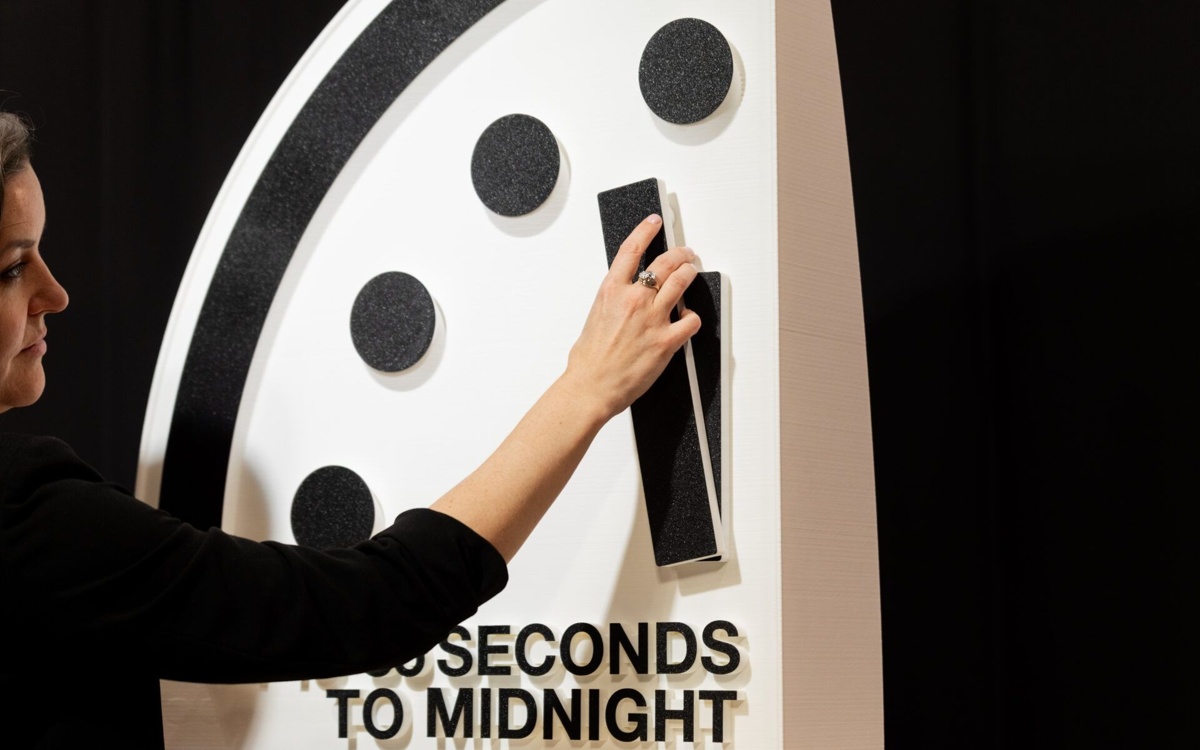 Стрелки Часов Судного дня сдвинулись: ядерный апокалипсис максимально близок