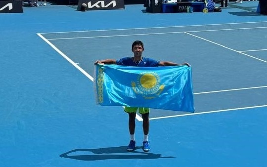 Зангар Нурланулы пробился в четвертьфинал юниорского Australian open