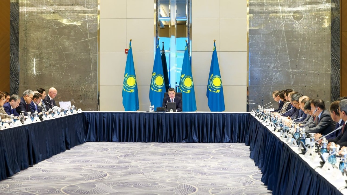 Правительство РК открыто к конструктивному диалогу с инвесторами — Олжас Бектенов