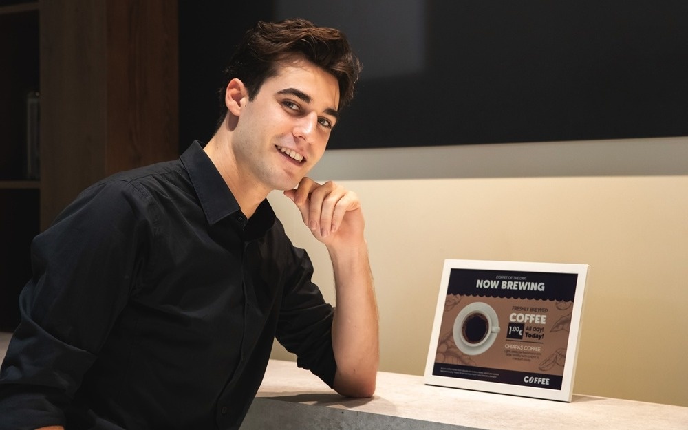 В Корее представили энергоэффективные вывески из фитопланктона вместо печатных