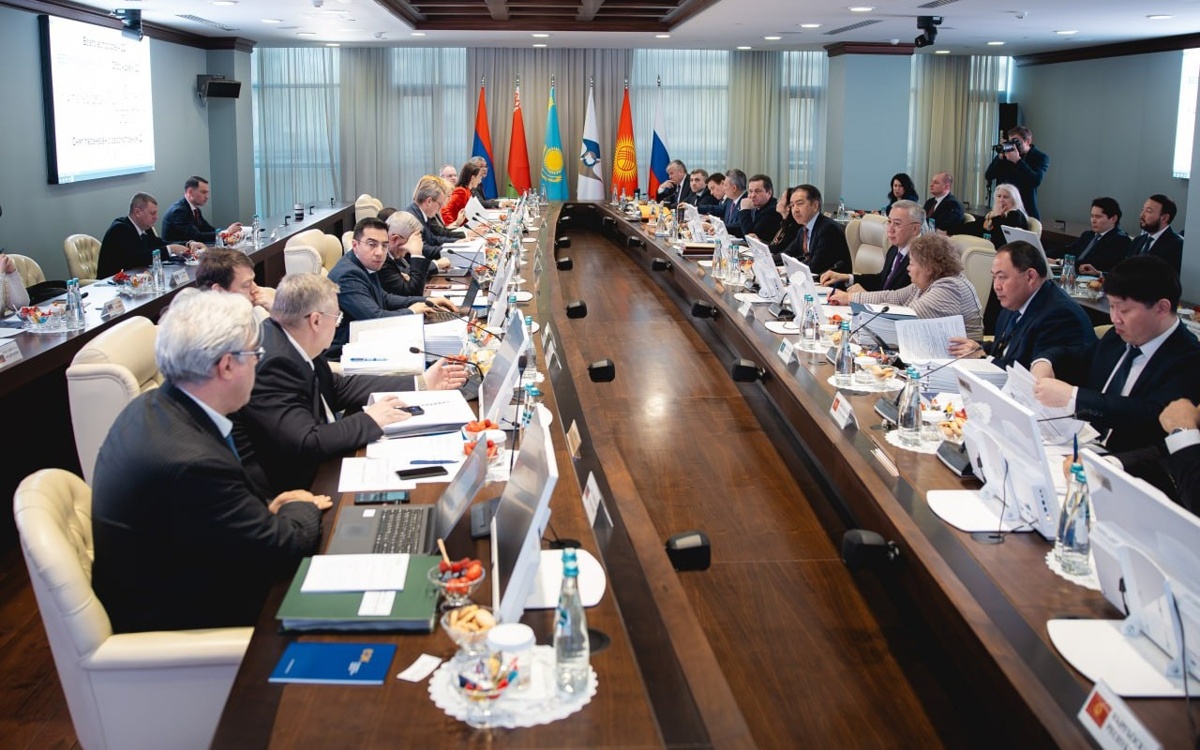 Страны ЕАЭС приняли решение о беспошлинном ввозе сахара-сырца и медного сырья