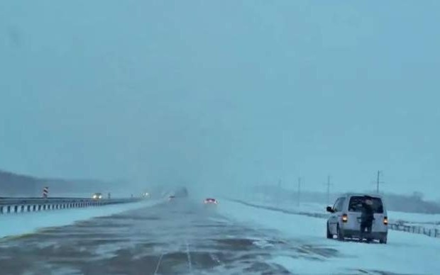 Движение транспорта ограничили в Мангистауской области из-за непогоды