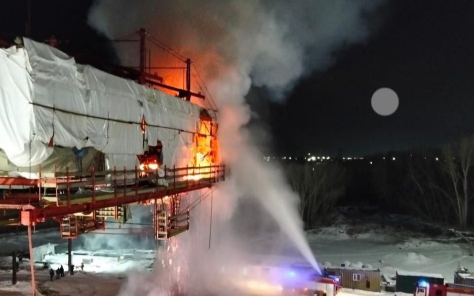 Строящийся мост через Иртыш загорелся в Павлодаре