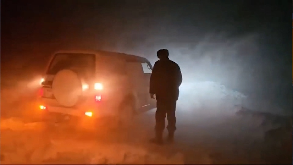 Метель против региона: ВКО уже неделю в режиме борьбы с непогодой