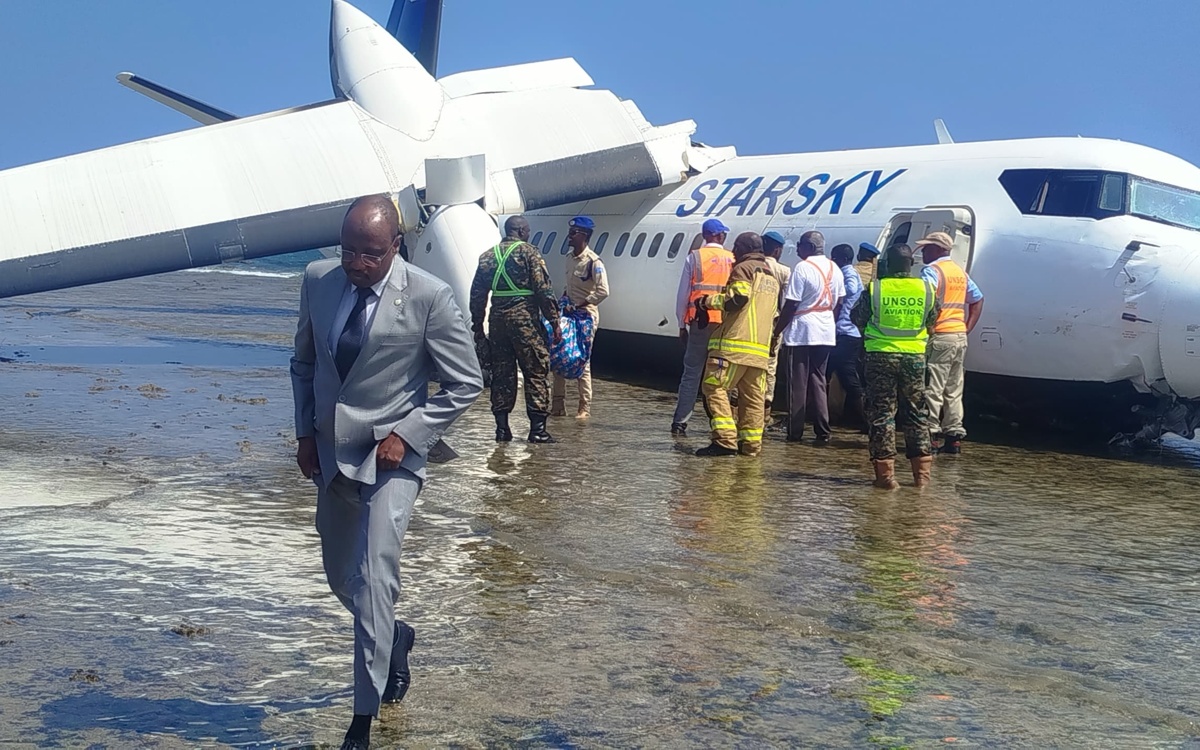 В Сомали все пассажиры выжили после экстренной посадки самолета в океан