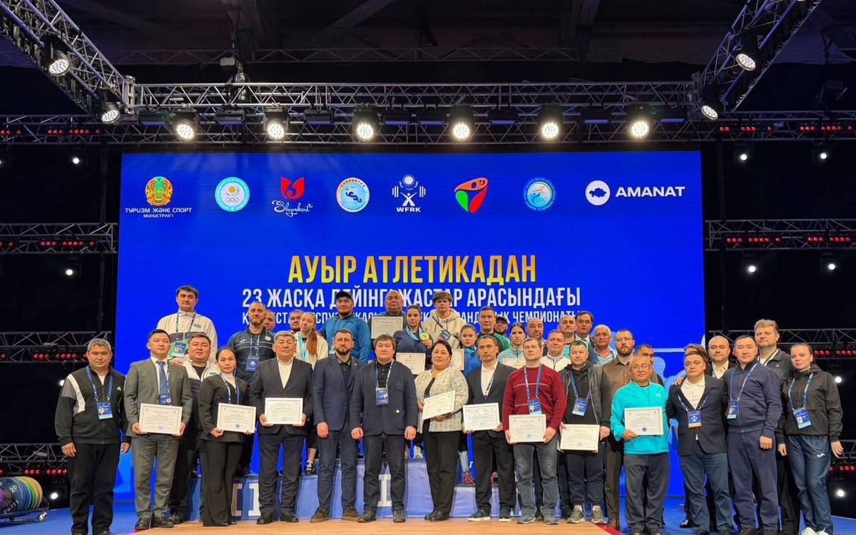 Чемпионат Казахстана по тяжелой атлетике среди молодежи проходит в Шымкенте
