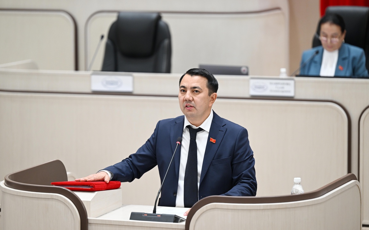 Новый спикер парламента избран в Кыргызстане