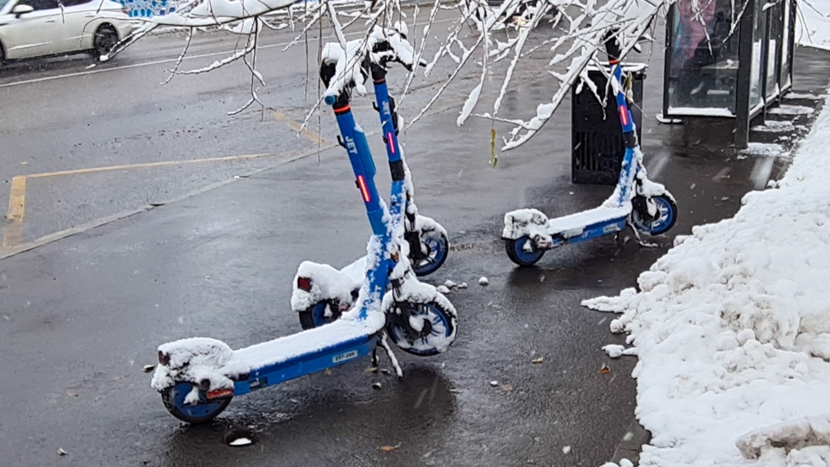 Наличие прав и возраст будут проверять у пользователей арендных самокатов в Алматы