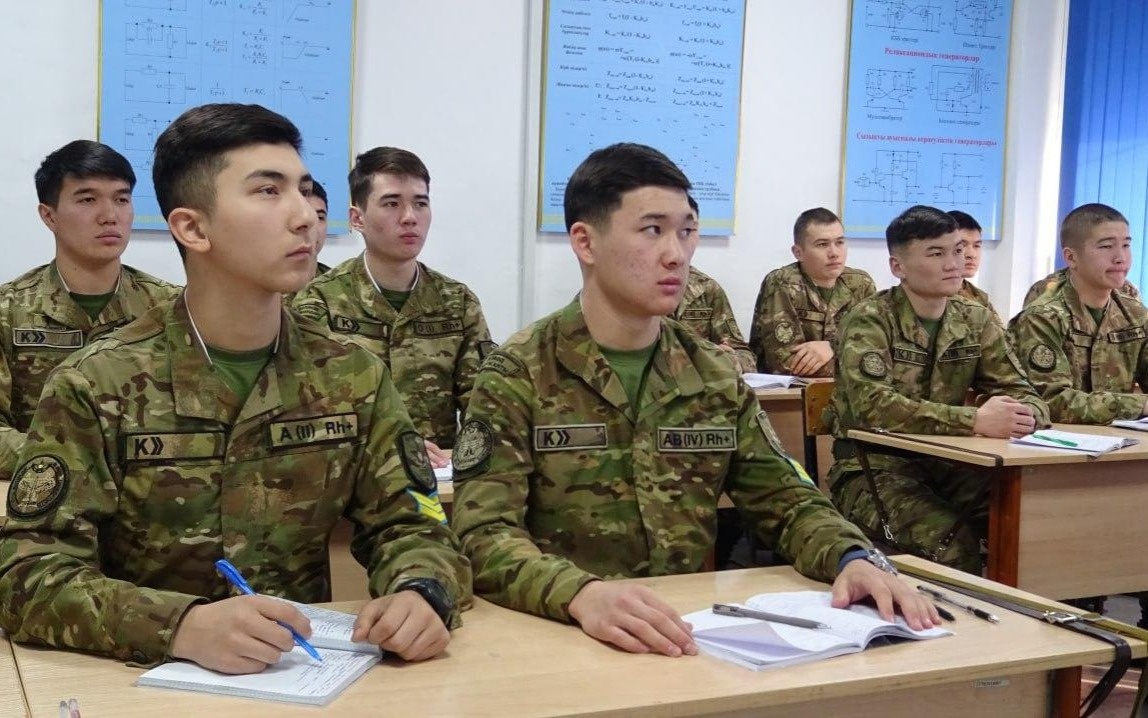 Документы в военные учебные заведения Казахстана теперь можно подать онлайн