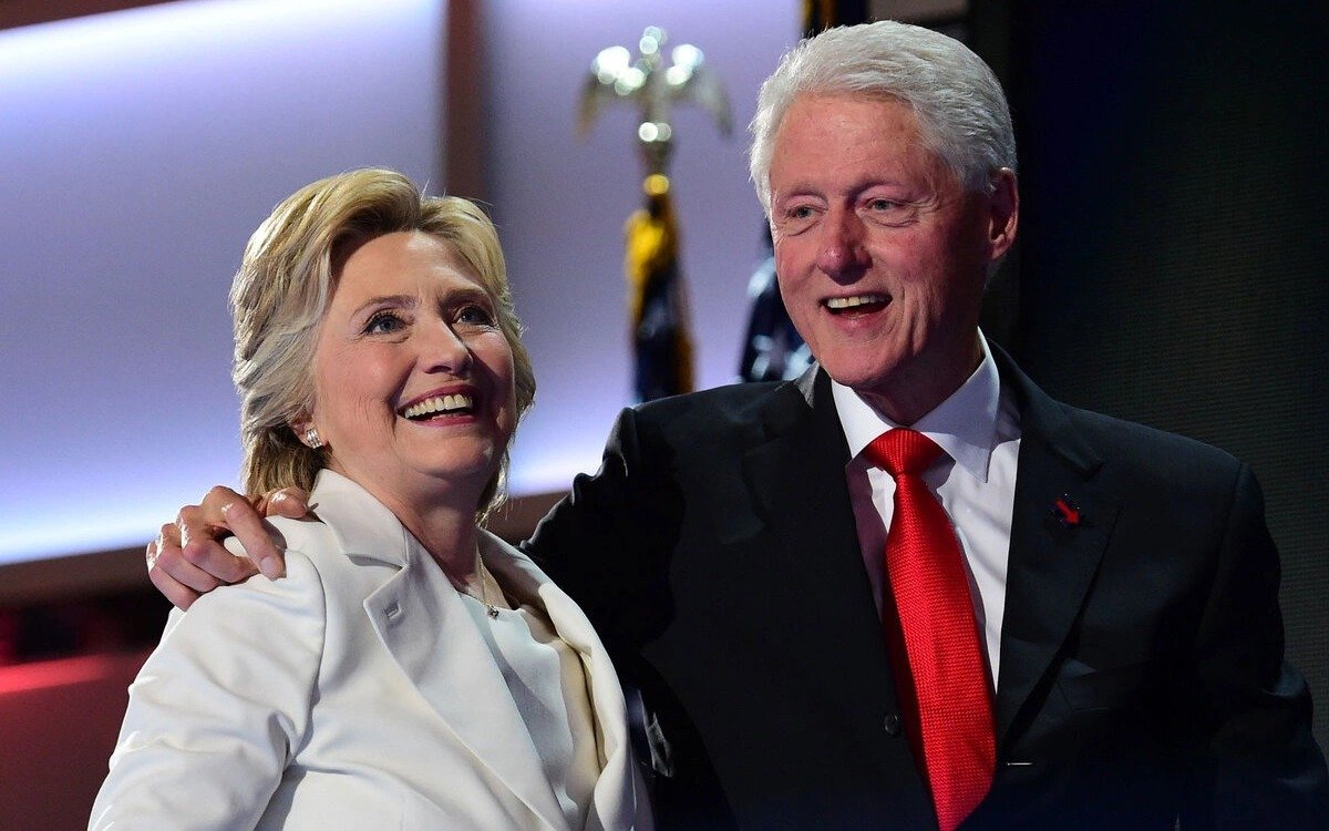 Клинтоны согласилась дать показания по делу Эпштейна