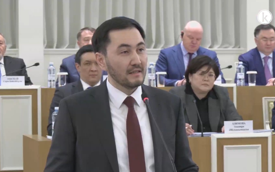 Отношение общества к Конституции РК заметно меняется, заявил эксперт