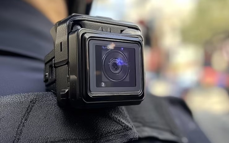 Иммиграционным агентам в США выдадут нательные камеры