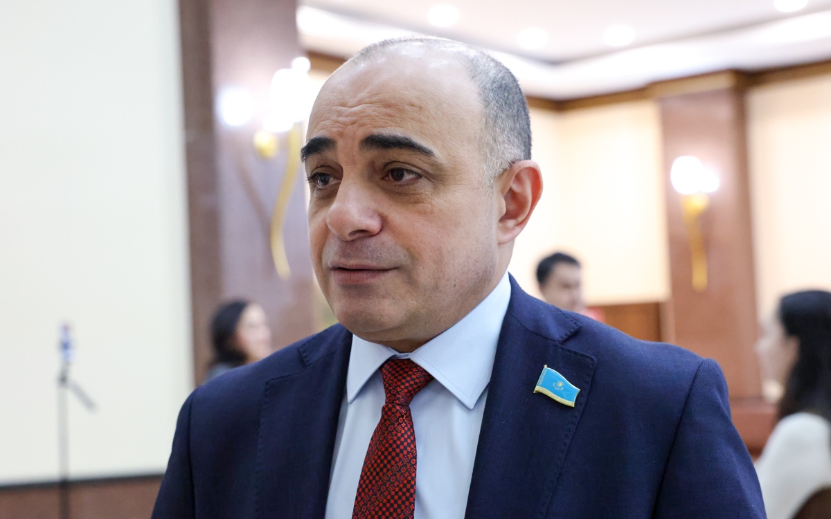 Четверть выпускников не справилась: депутат требует реформы подготовки к ЕНТ