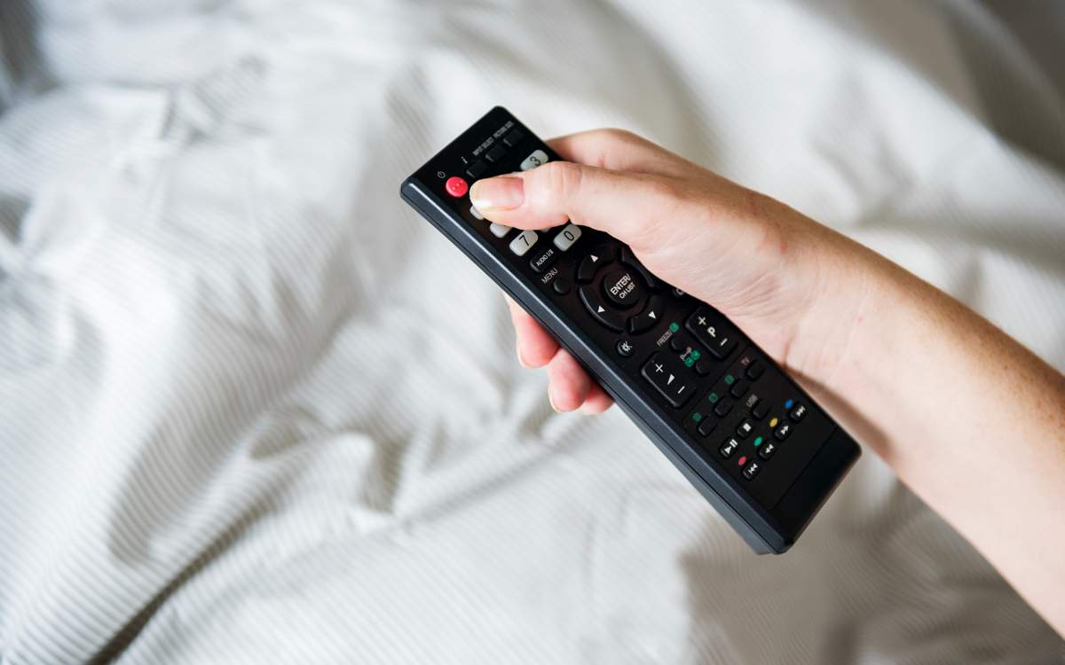 Казахстанцев снова предупредили об отключении радио и телевидения