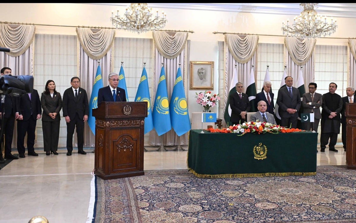 Касым-Жомарт Токаев подвел итоги переговоров с премьер-министром Пакистана