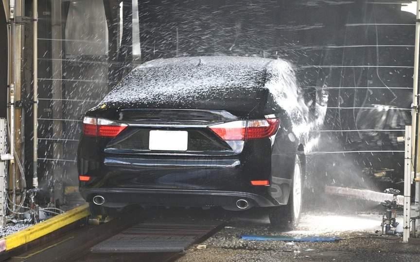 Используют ли автомойки Алматы водосберегающие технологии