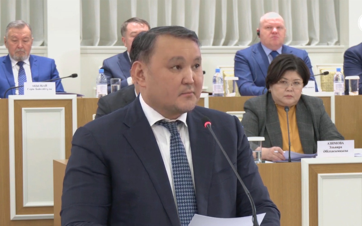 Комиссия систематизировала текст новой Конституции на государственном языке