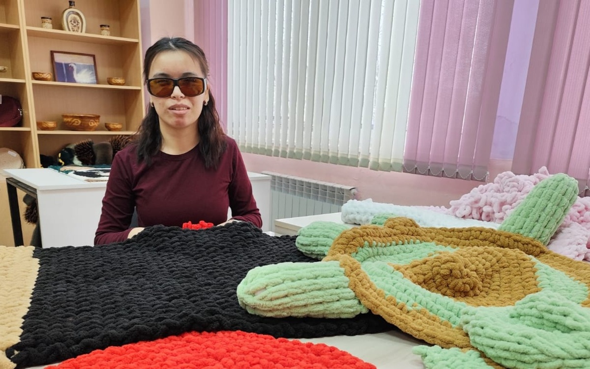 Незрячая акмолинка вяжет пледы и мечтает стать тренером