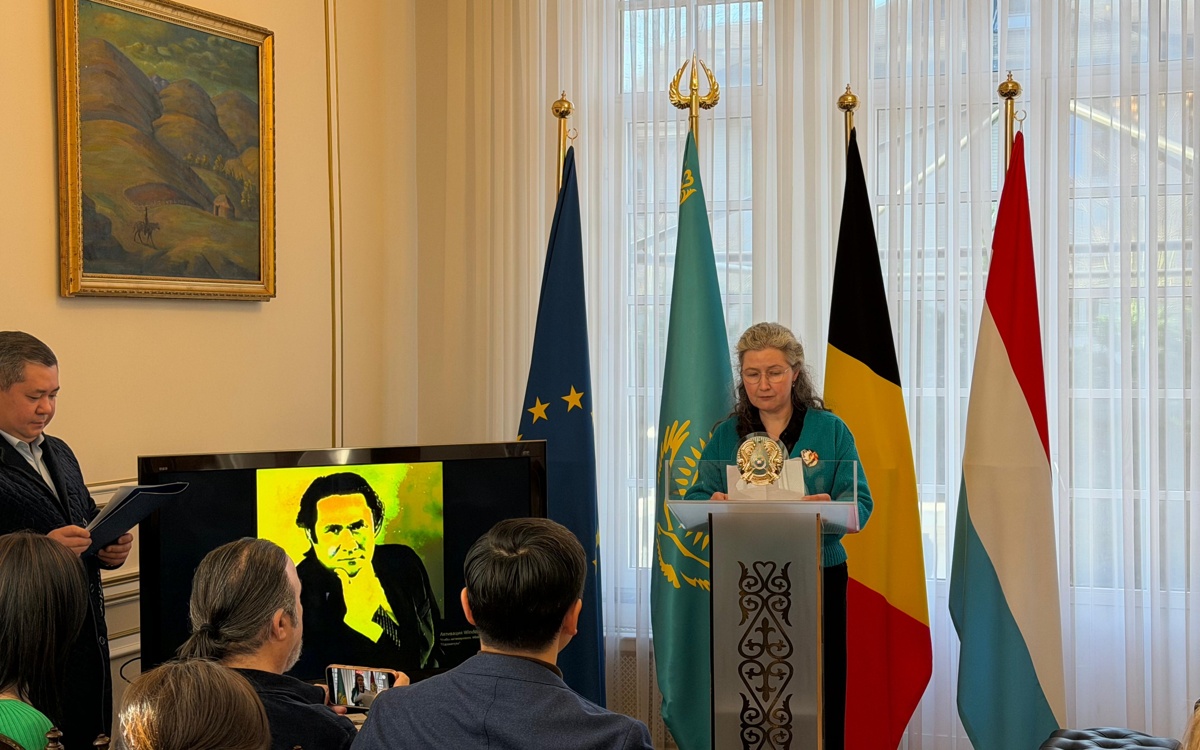 Произведения Мукагали Макатаева прозвучали на французском и нидерландском языках