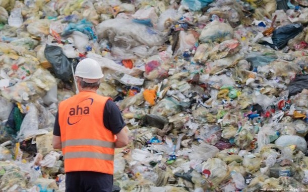 Евросоюз запретит компаниям утилизировать непроданную одежду