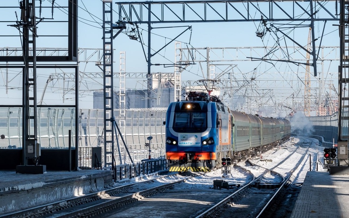 Реформировать тарифную политику в         ж/д отрасли поручил Глава государства