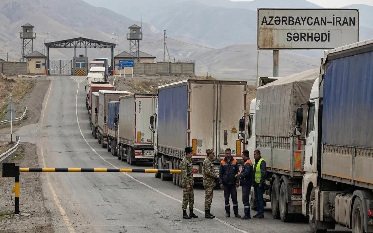 Азербайджан и Иран возобновили грузовые перевозки через границу